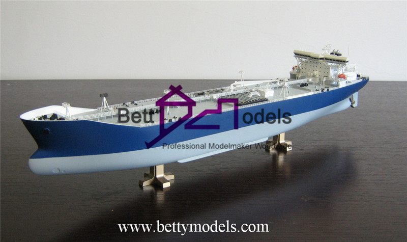 Modelle von norwegischen Frachtschiffen